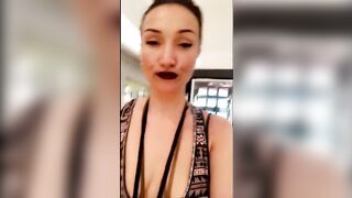 hawt chick flashing her cunt at the mall