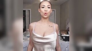 Shaking boobs - Kaylina Eileen