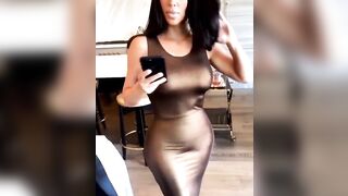 Small waist - Kim Kardashian