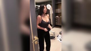 Kim Kardashian: Getting clothed movie