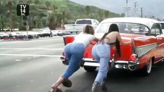 Kim & Khloe Kardashian pushing car - Kim Kardashian