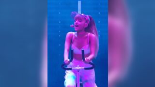 Love her bouncing tits - Ariana Grande