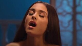 Her reaction to when you put it in - Ariana Grande