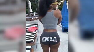 Wobble baby wobble - Ari Fletcher