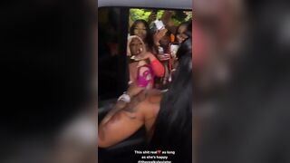 Her friend should’ve of showed that whole thang♥️ smh - Ari Fletcher