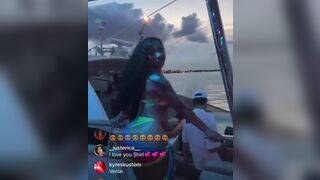 BOATS N HOES - Ari Fletcher