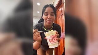 Big booty eating noodles - Ariiela Lalangosta