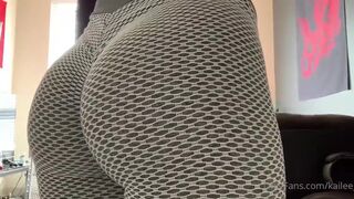 I made a cameltoe clip from her Leggings Scratching video - ASMRbyK