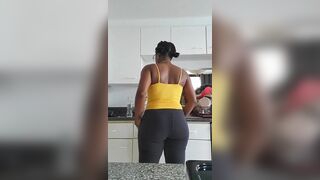 Eating - babygirl_ginger