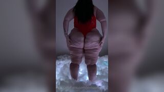 Giant ass in red - BBW