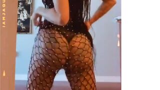 Twerking - Bella Bellz