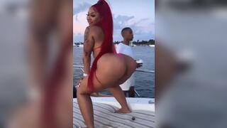 PHAT ASS SLOW MO TWERK