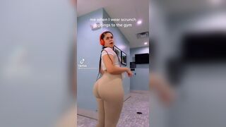 She look like Fiona from Shrek, but dat ass phat!!!