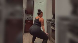 A bit of Twerking. - Big Bottom Behavior