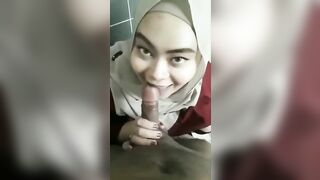 Hijabi girl sucks coworker cock - Hijabi