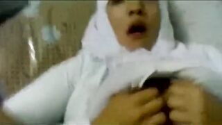 Egyptian nurse fucked while wearing hijab - Hijabi