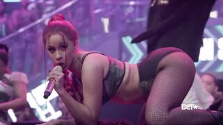Hip Hop: Cardi B Twerking on Stage