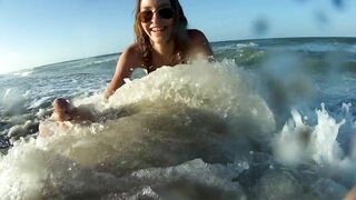 Hold the Groan: Sneaking a oral sex at the beach