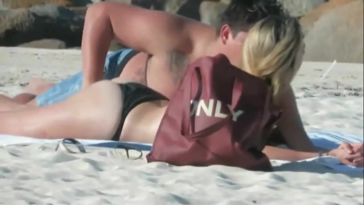Hold the Moan: No privacy on public beach - Porn GIF Video | nezyda.com