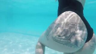 Sexy Babes with Tattoos: Swimming with Tattoos