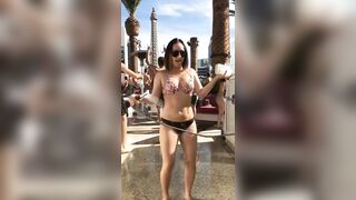 Sexy Honeys: spraying herself with water