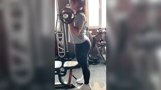 Indian Chicks: Gym babe got that butt...