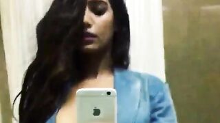 Indian Chicks: Sizzling chick poonam