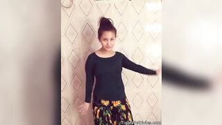 Indian Chicks: Cute jiggles