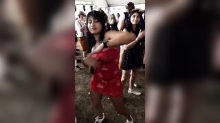 Indian Chicks: 'em jiggling breasts