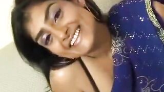 Indian: Sexy indian gal cleavage