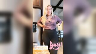 Iskra Lawrence: Thicc ass in leggings