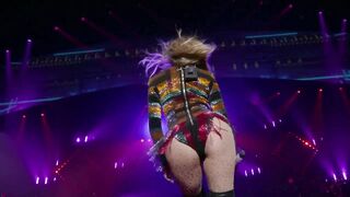 Jennifer Lopez: Ass in concert.