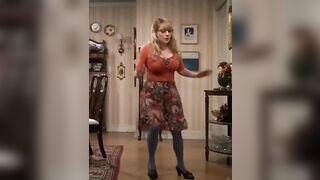 Celebrities: Melissa rauch bouncing melons