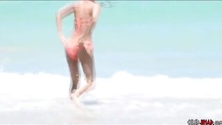 victoria JusticeХs butt in a bikini