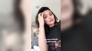 Kylie Jenner begging for our loads - Celebs