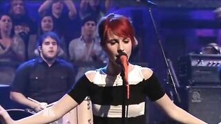 hayley Williams Jiggling Her Pointer sisters