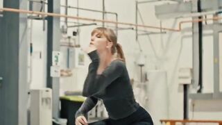 taylor Swift doing motion capture