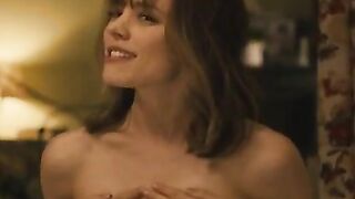 Rachel McAdams covering her titties so we can focus on her adorable face - Celebs