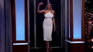 Celebrities: Kate Upton's huge bouncy breasts
