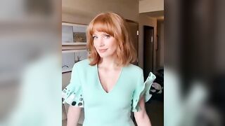 Jessica Chastain shaking her tits - Celebs