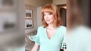 Celebrities: Jessica Chastain shaking her breasts