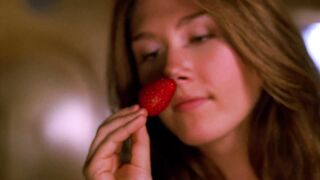 Celebrities: I wonder if Jewel Staite's ever given a fortunate a fan a intimate recreation of this scene