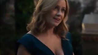 jenna Fischer Generously Displaying her Lovely Cleavage on ABC's 