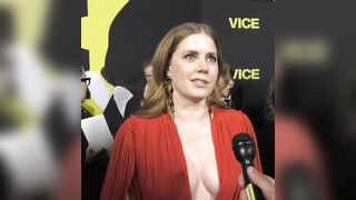 Celebrities: Amy Adams showing off her consummate cleavage