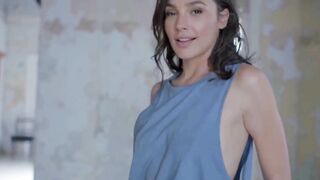 Celebrities: Girl Gadot need to have loads of energy on daybed