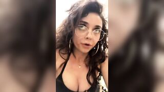 Celebrities: Sarah hyland is just to sexy to not jerk to