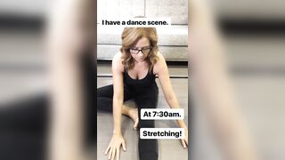 Celebrities: mom Jenna Fischer bending down to give you a peak at her milf cleavage