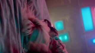 Charlize Theron and Sofia Boutella sex scene - Celebs