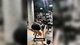 Celebrities: Ariel Winter flaunting her large ass in the gym