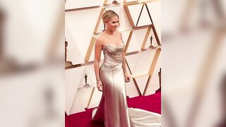 Scarlett Johansson looking curvy at the Oscars - Celebs